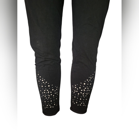 Victoria's Secret Black Leggings with Cutout Design - Picture 5 of 8